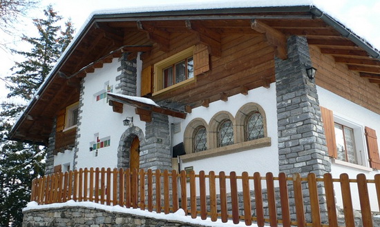 Фасад дома в стиле шале